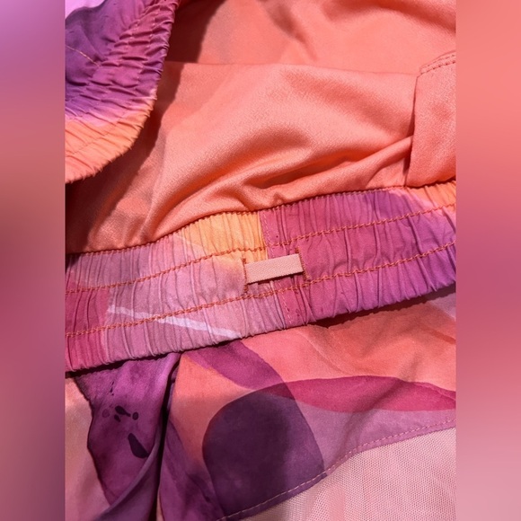 Athleta Printed Mesh Racer Run Shorts Training
Running Athletic - Size S - Picture 7 of 9